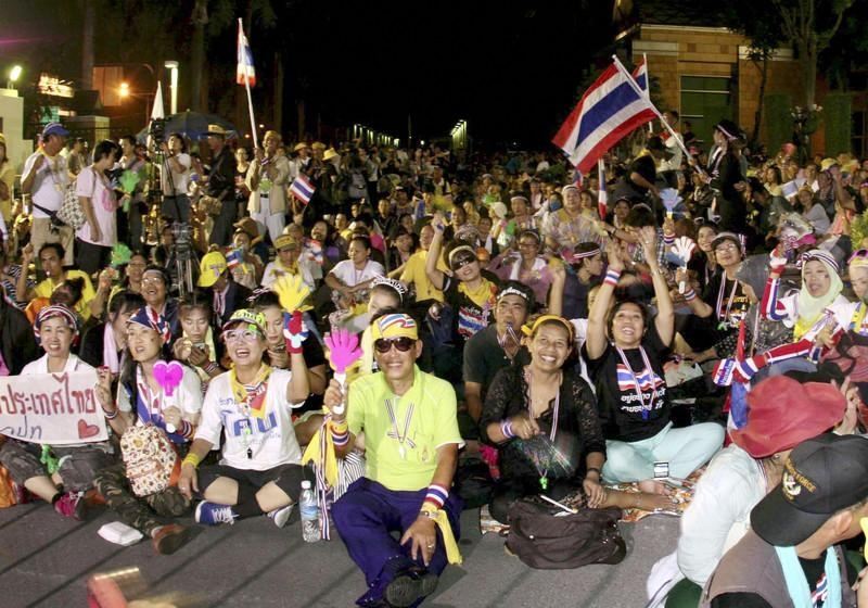 В Таиланде начали объявлять режим ЧП из-за протеста