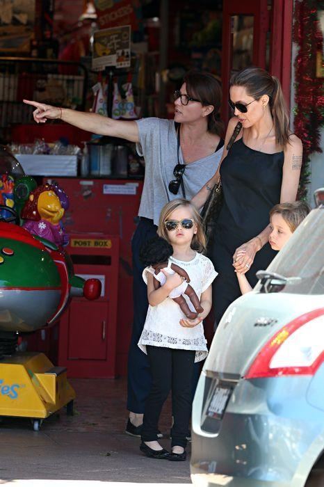 Анджелина Джоли бросила работу ради детей