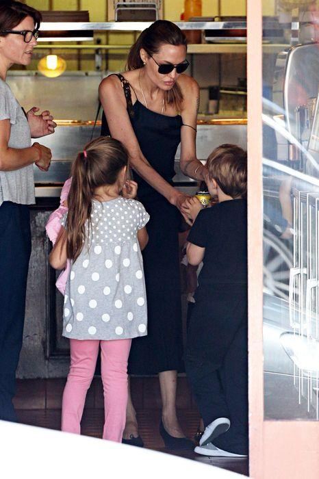 Анджелина Джоли бросила работу ради детей