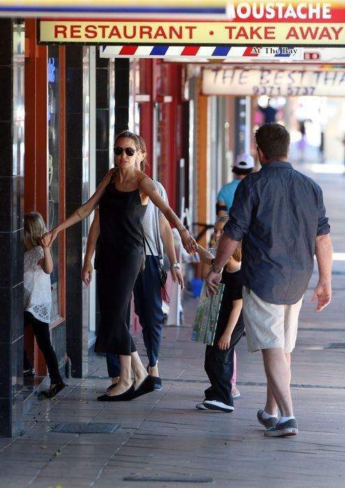 Анджелина Джоли бросила работу ради детей