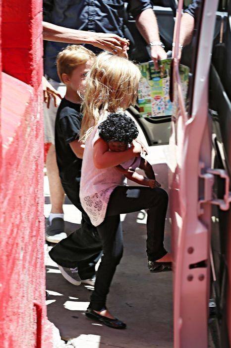 Анджелина Джоли бросила работу ради детей