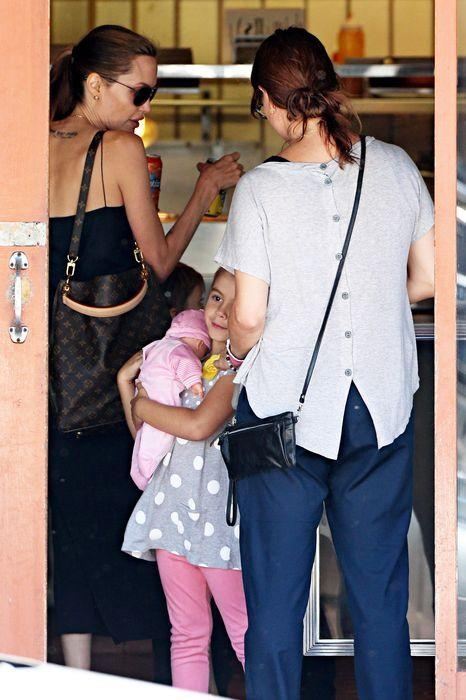 Анджелина Джоли бросила работу ради детей