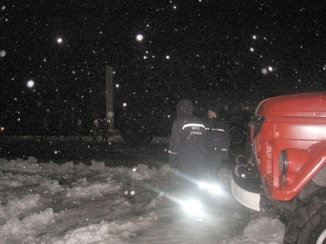 Хмельнитчину завалило снегом: на расчистку брошена армия