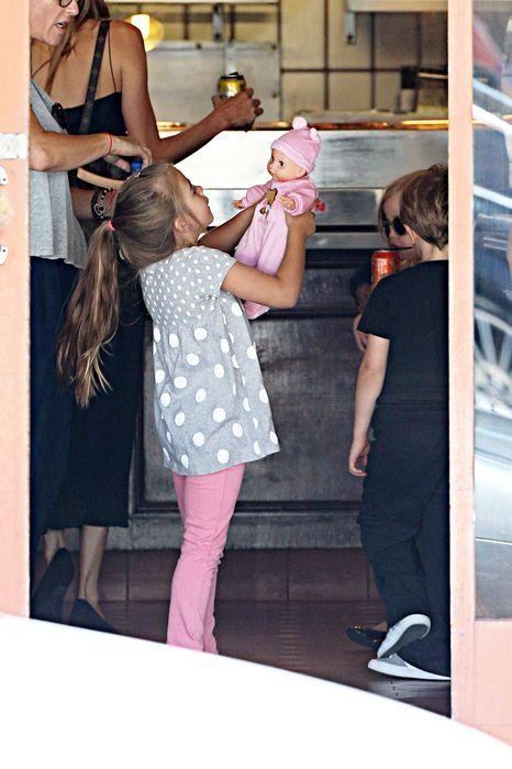 Анджелина Джоли бросила работу ради детей