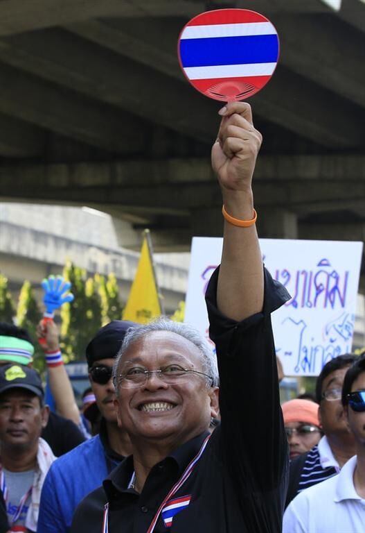 Протестувальники в Бангкоку вийшли на "мирний штурм" міністерств