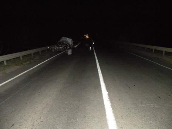 Лобовое ДТП на Николаевщине: грузовик – в кювет, легковушка – на свалку