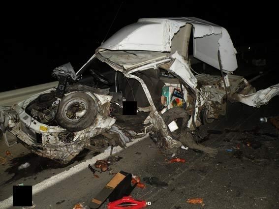 Лобовое ДТП на Николаевщине: грузовик – в кювет, легковушка – на свалку