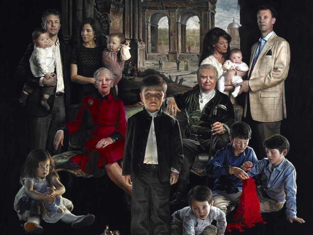 У Данії показали страхітливий портрет королівської сім'ї