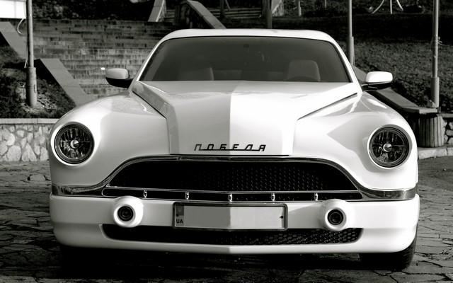 Киевляне собрали "Победу" в стиле Bugatti из нескольких иномарок