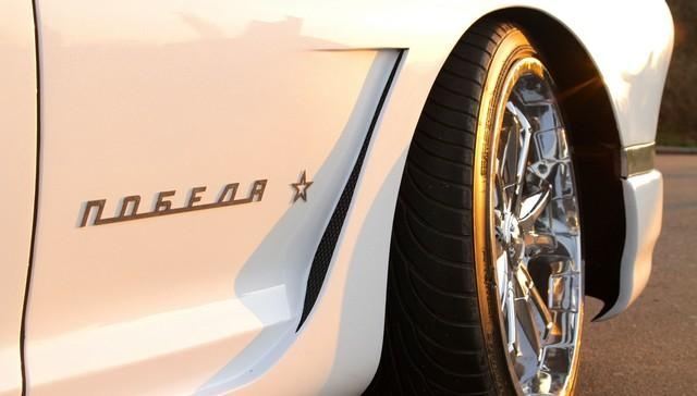 Киевляне собрали "Победу" в стиле Bugatti из нескольких иномарок