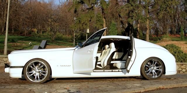 Киевляне собрали "Победу" в стиле Bugatti из нескольких иномарок