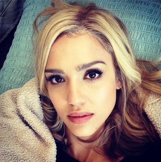 Джессика Альба стала "особо опасной" блондинкой