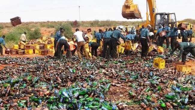В Нигерии исламская полиция уничтожила 240 тысяч бутылок пива