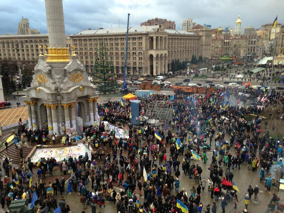 На Евромайдане кидали димові шашки і билися з "Беркутом"