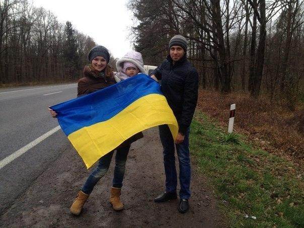 Украинцы образовали живую цепь от Киева до ЕС