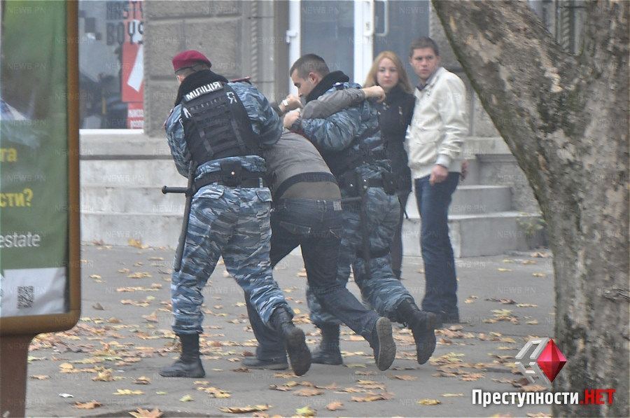 "Свободівці" закидали димовими шашками активістів "Російського блоку"