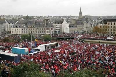 Багатотисячний мітинг у Франції закінчився сутичками з поліцією
