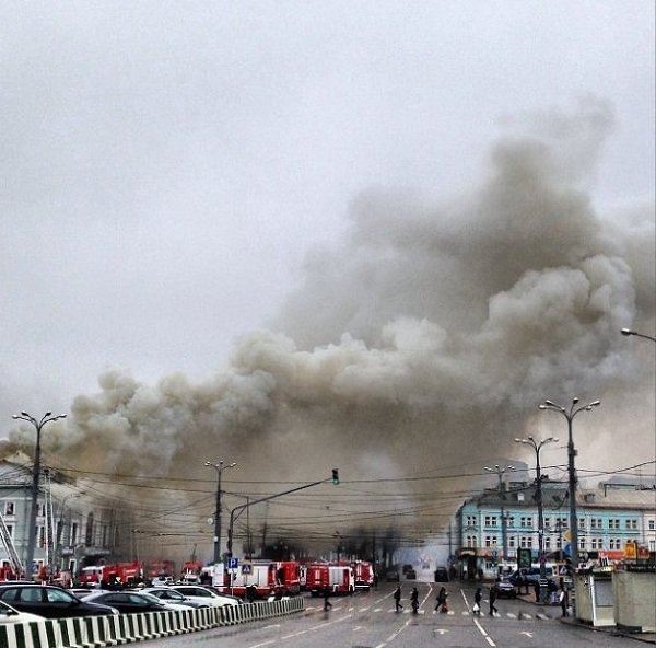 Пожар в театре в центре Москвы удалось потушить