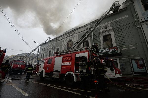 Пожар в театре в центре Москвы удалось потушить