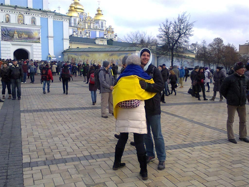 Евромайдан перешел на Михайловскую площадь