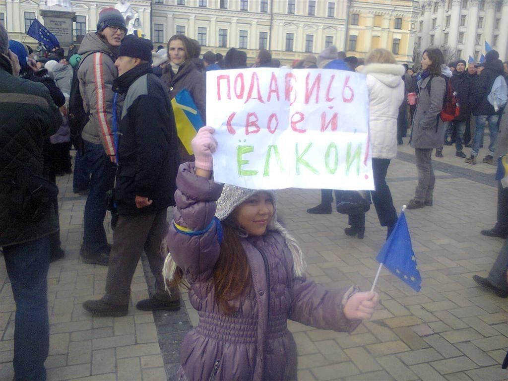 Евромайдан перешел на Михайловскую площадь