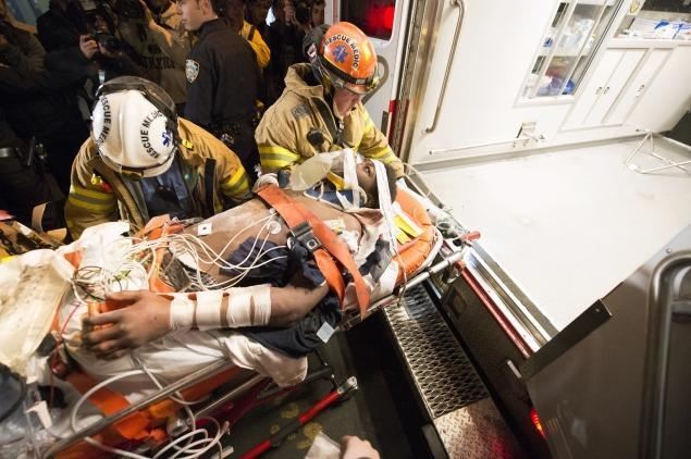 Нью-йоркський студент пролетів 10 поверхів і застряг у щілині