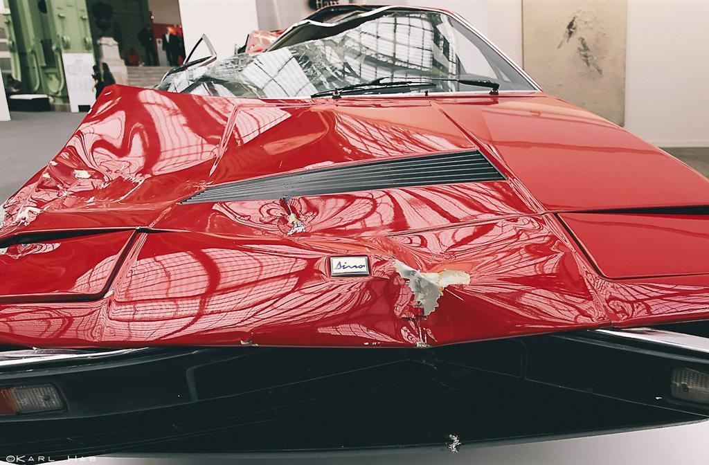 Художник выдал разбитую Ferrari за произведение искусства и продал ее за $250 тыс.