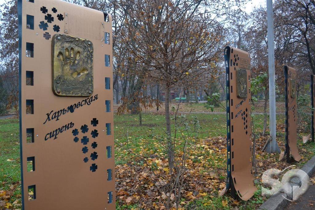  С Аллеи звезд в Харькове украли таблички Делона, Бельмондо и Ришара