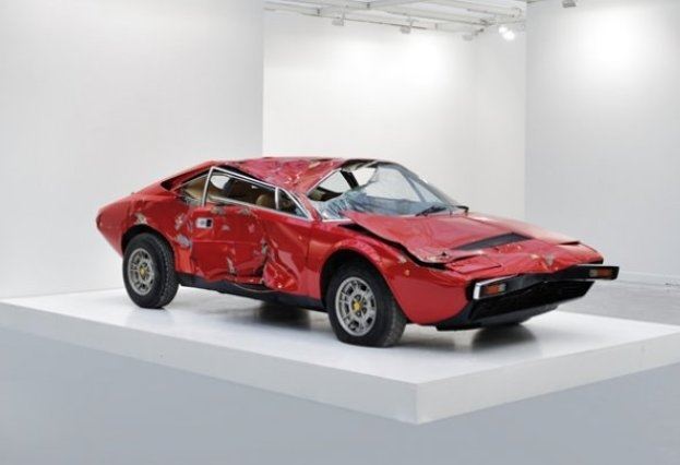 Художник выдал разбитую Ferrari за произведение искусства и продал ее за $250 тыс.