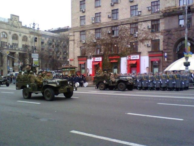На Крещатике масштабно празднуют День освобождения Киева