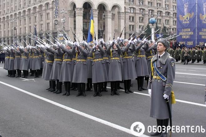 Праздник в Киеве: по Крещатику ездил танк и маршировали барабанщицы