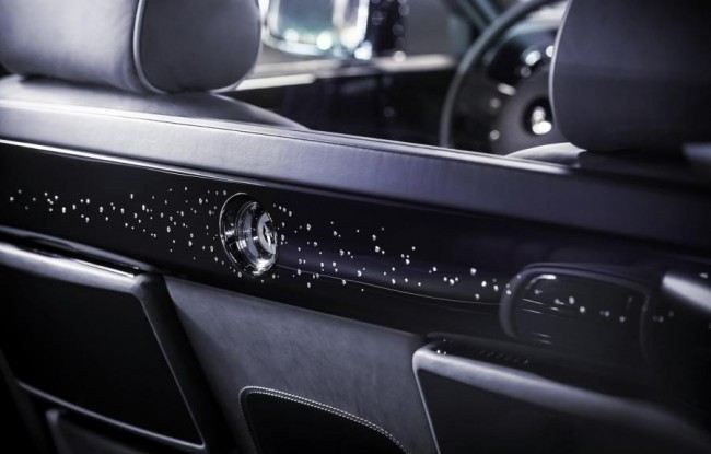 В Дубае представили Rolls-Royce Phantom в бриллиантах