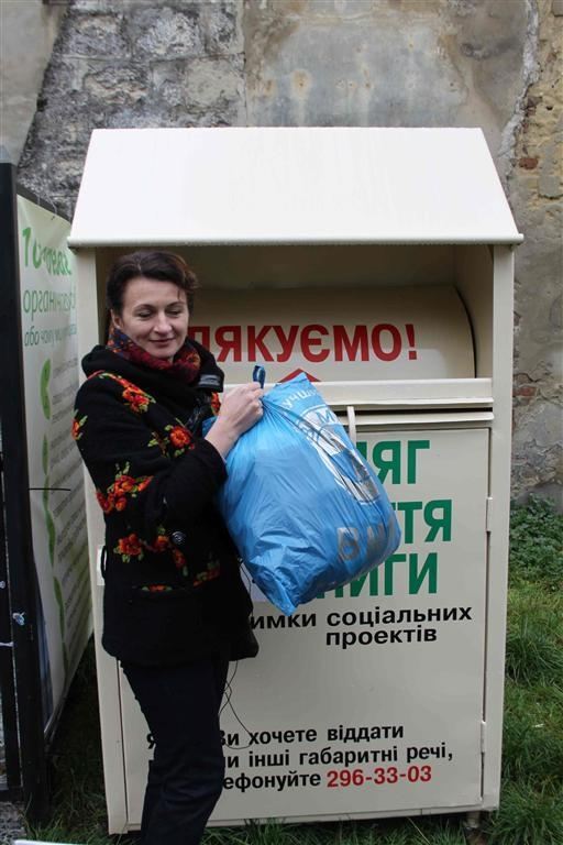 У Львові почали збирати одяг для потребуючих