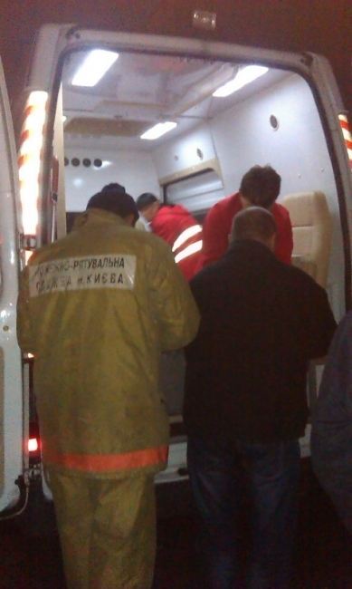В Киеве в шахту лифта упал человек