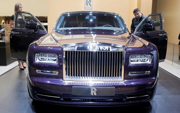 В Дубае представили Rolls-Royce Phantom в бриллиантах