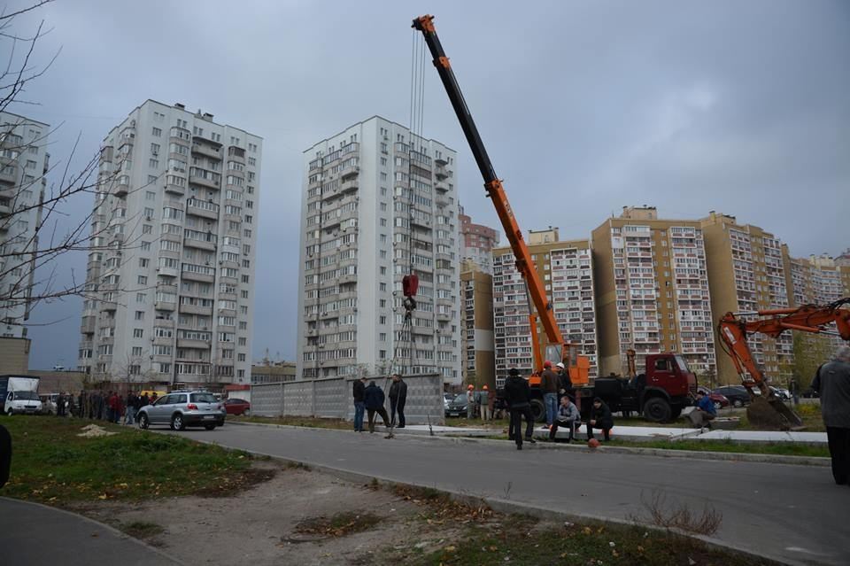 На Осокорках из-за строителей пропала телефонная связь