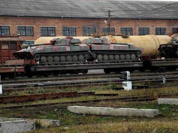 В Киев направляются поезда с тяжелой бронетехникой