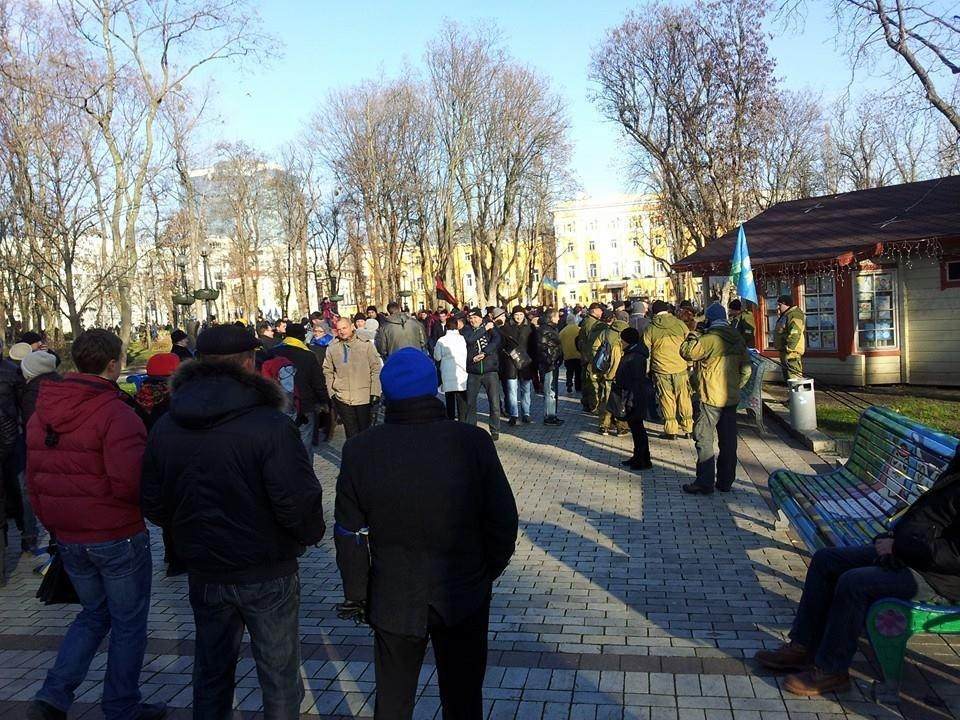 У парку Шевченка на мітинг зібралися близько 10 тис. осіб