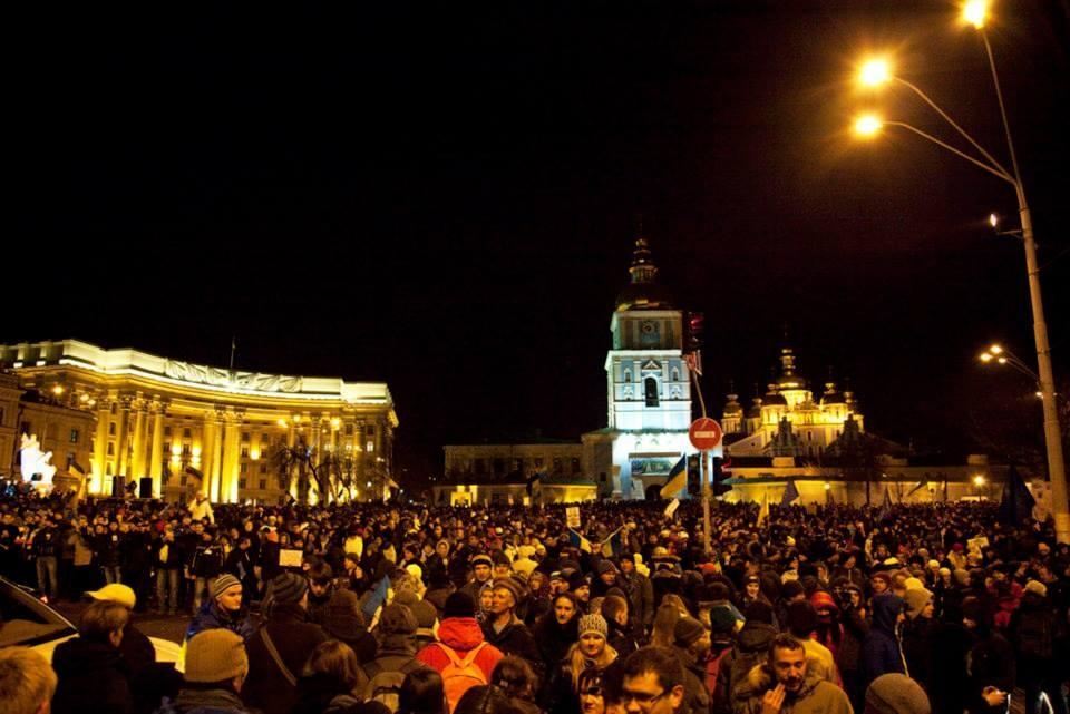 Українські Евромайдани спокійно пережили ніч 