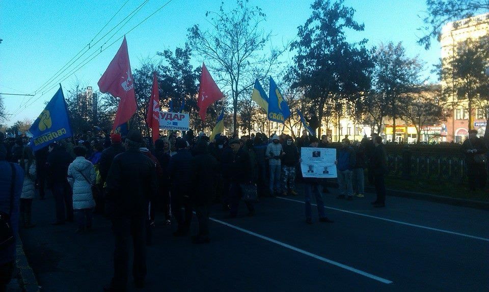 В Днепропетровске на митинг в поддержку Евромайдана пришли более 1000 человек 