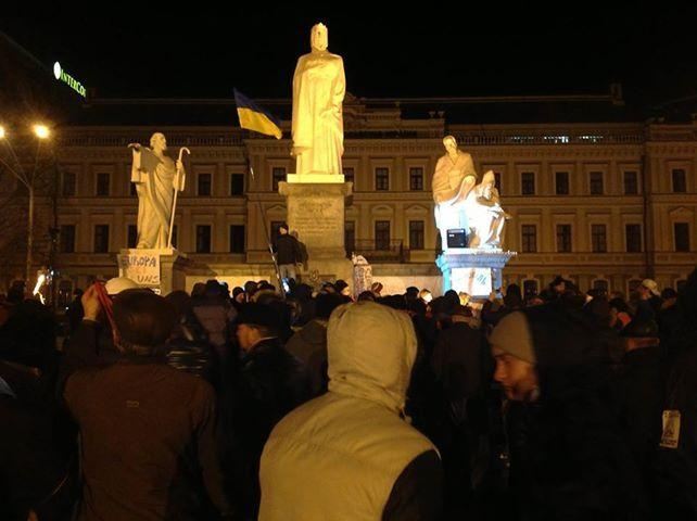 На Михайловской площади в Киеве собираются протестующие