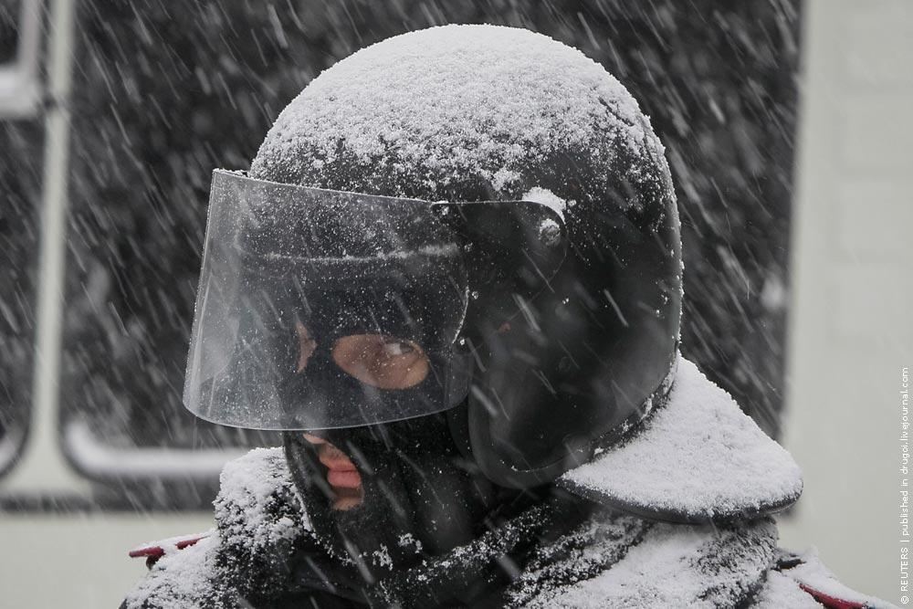 Евромайдан замело снігом