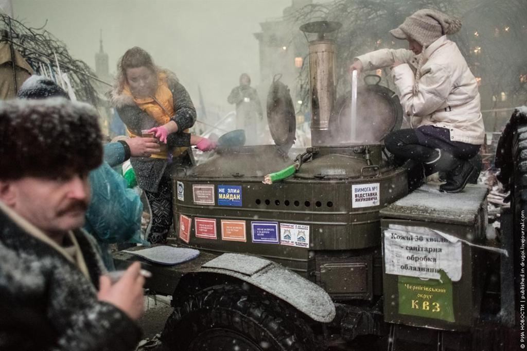 Евромайдан замело снігом