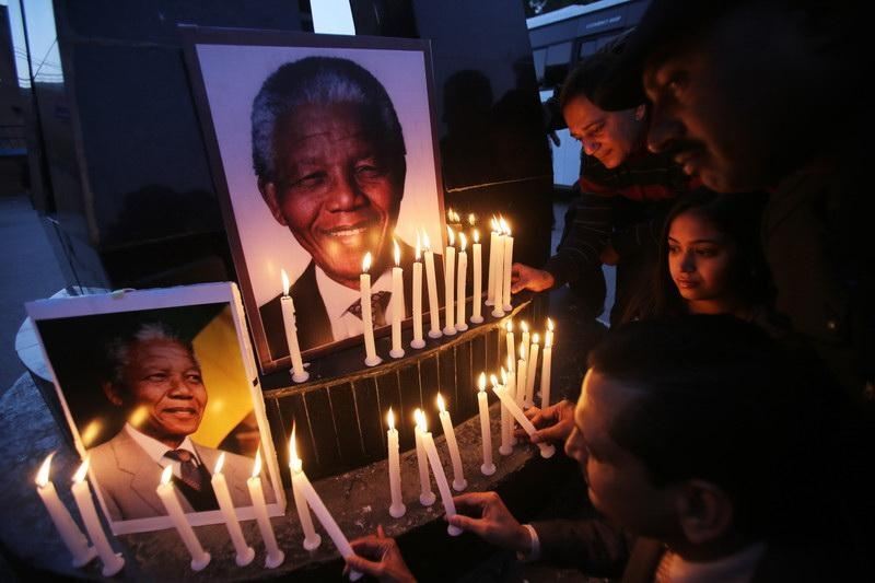 Попрощатися з Нельсоном Манделою приїхали 90 світових лідерів