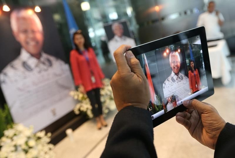 Проститься с Нельсоном Манделой приехали 90 мировых лидеров