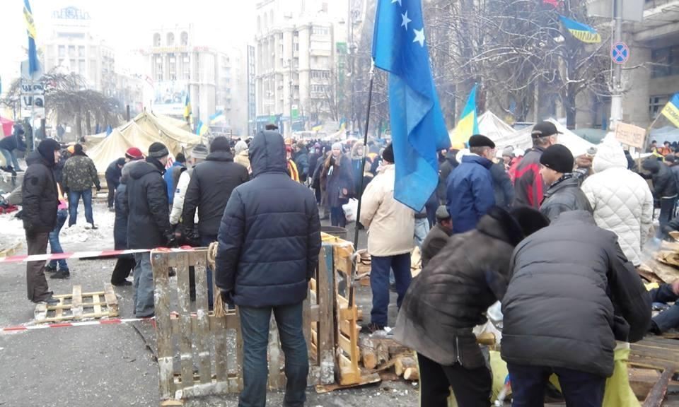 Автобусы со спецназом попали на Майдане в "баррикадную ловушку"