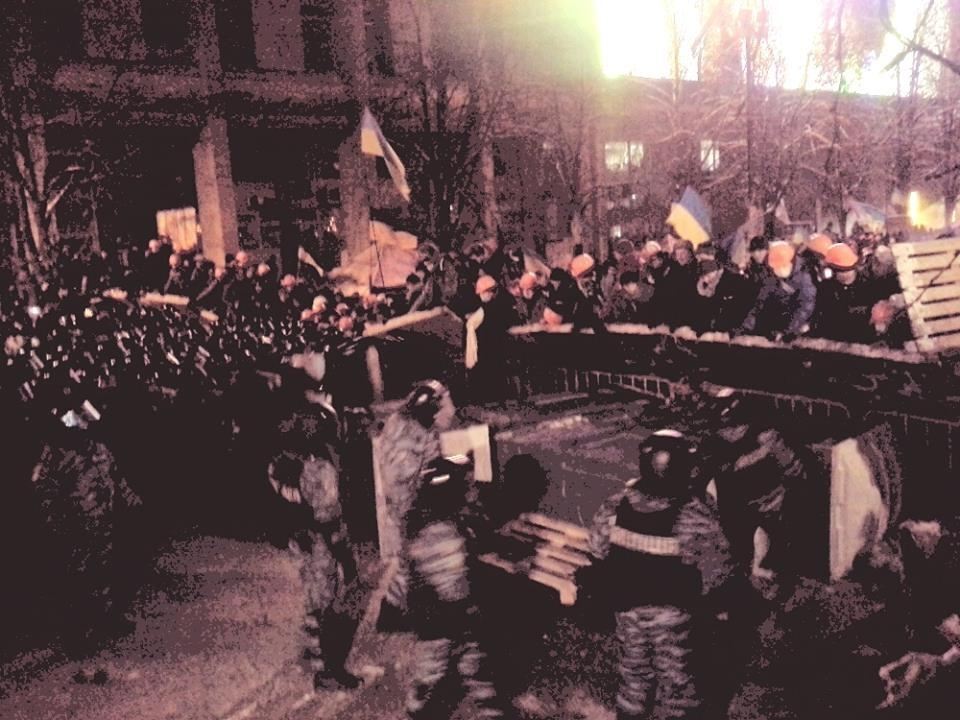 Штурм "Беркута" на Майдане Незалежности: фото и видео с места событий