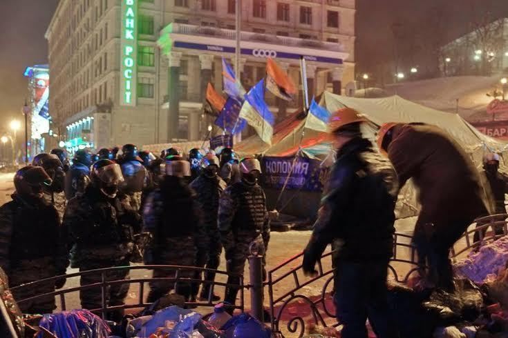Facebook подобрішав до солдатів через вандалів, що руйнують Київ