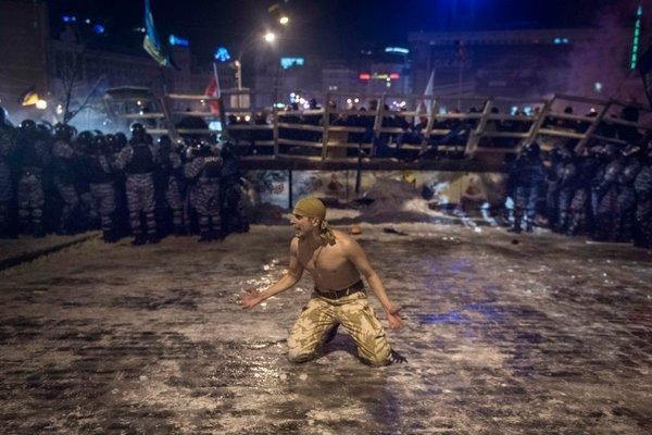Нічний штурм Евромайдана став всесвітньою топ-новиною