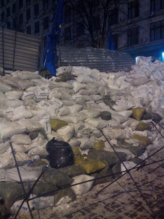 Евромайдановци збільшили висоту барикад до п'яти метрів